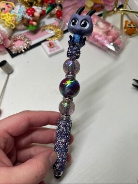 Mulan refillable beaded pen
